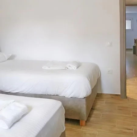 Thalia Chanla Apartman *